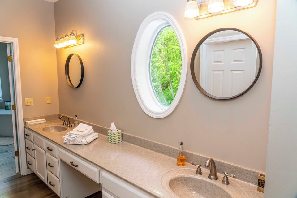 Family House | Bathroom | Hair dryer, towels, soap, shampoo