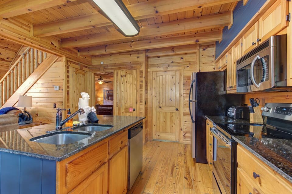 Goldilocks and The Three Bears' fully-equipped kitchen