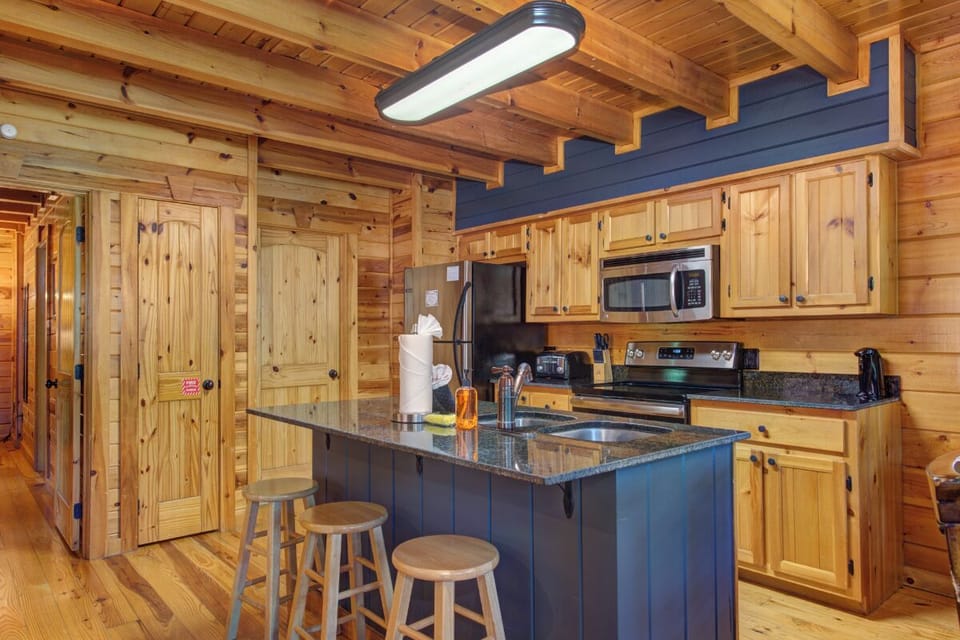 Goldilocks and The Three Bears' fully-equipped kitchen