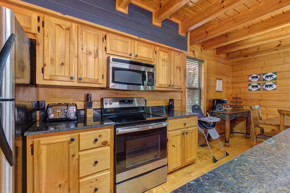 Goldilocks and The Three Bears' fully-equipped kitchen