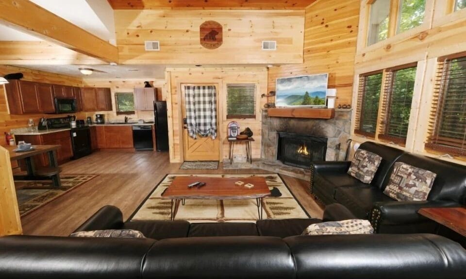 gatlinburg-cabin-black-bear-getaway-living-6