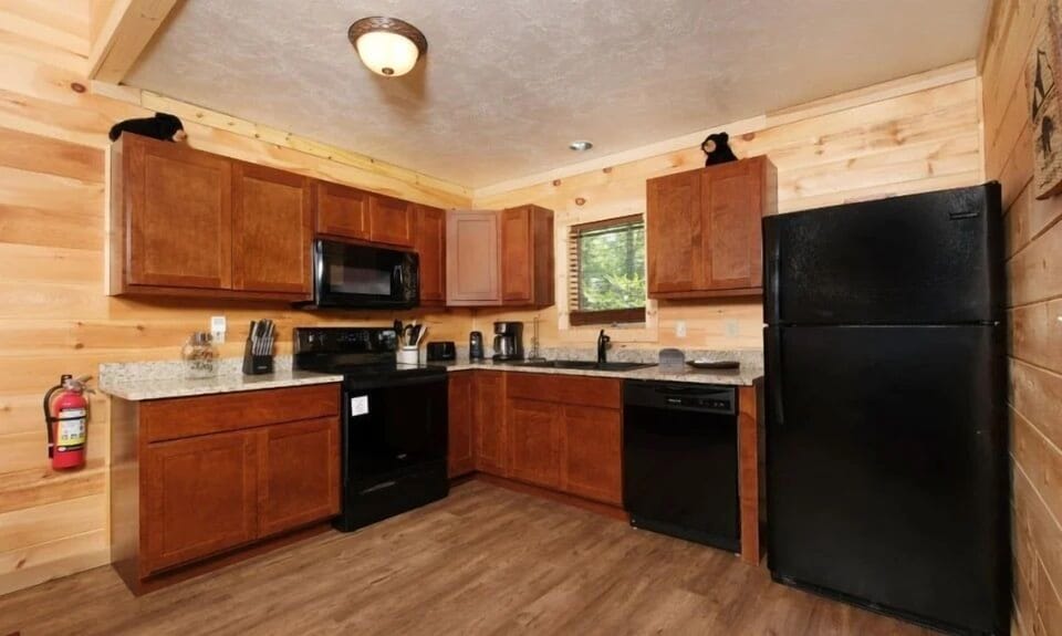 gatlinburg-cabin-black-bear-getaway-kitchen-31