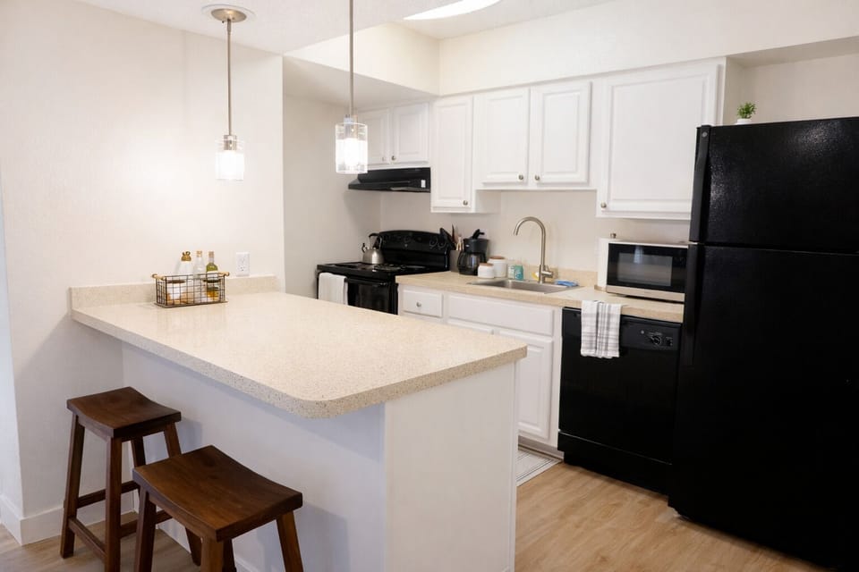 Small but fully equipped—everything you need to cook, dine, and feel right at home