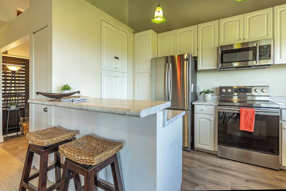 The breakfast bar provides the perfect spot for quick meals, snacks, or planning your next island adventure.