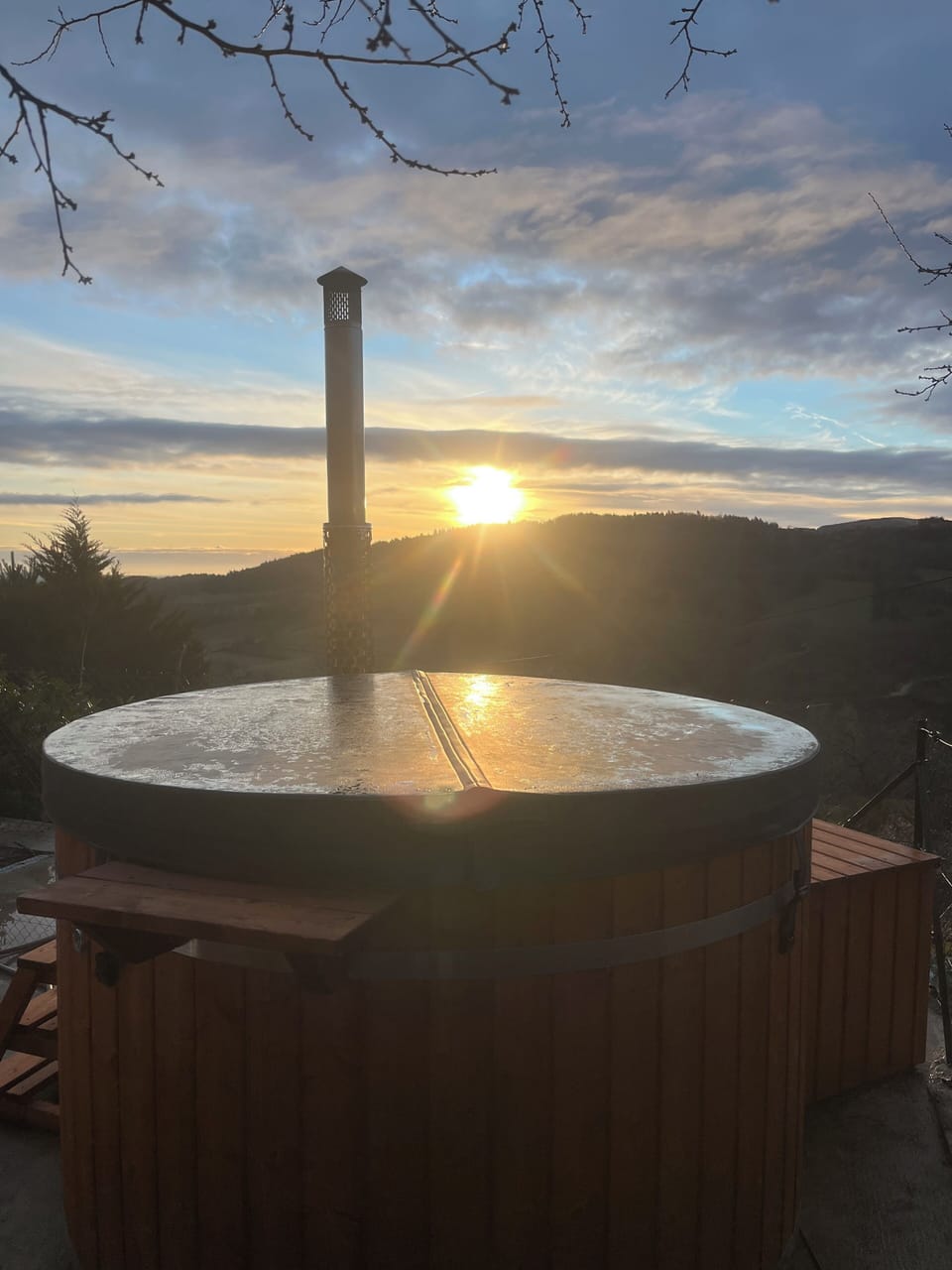 Outdoor spa tub