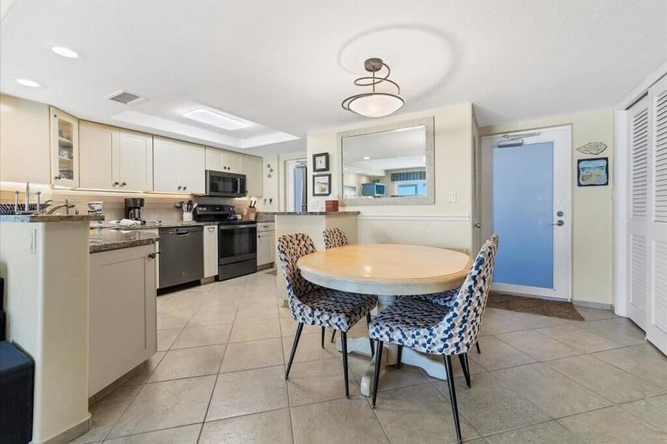 A102 - Dining Area