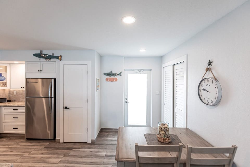 05 Dining Area