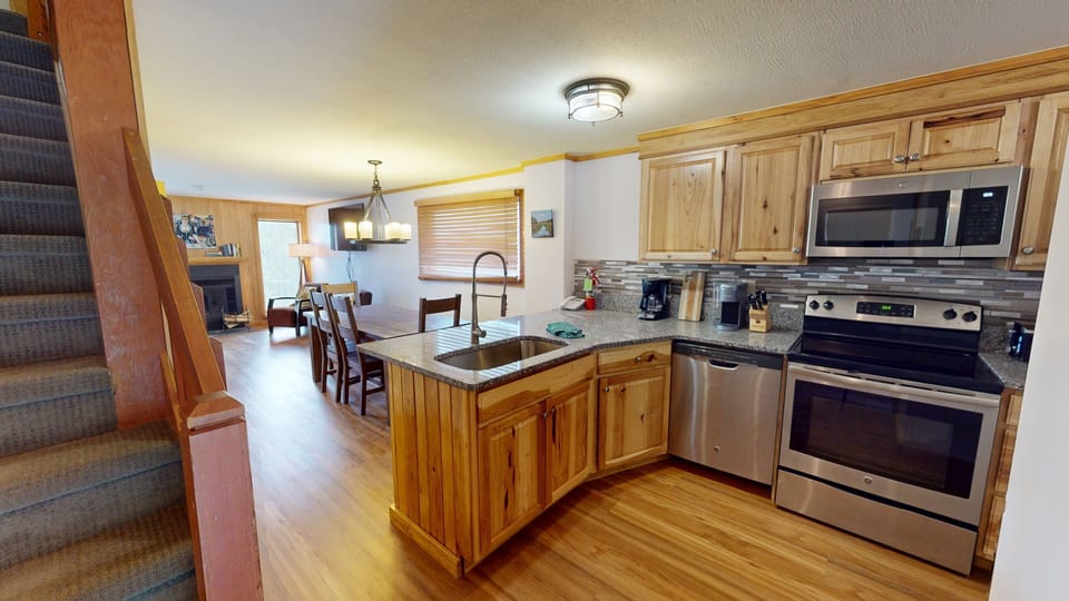 Indoors, Hardwood, Floor, Flooring, Building