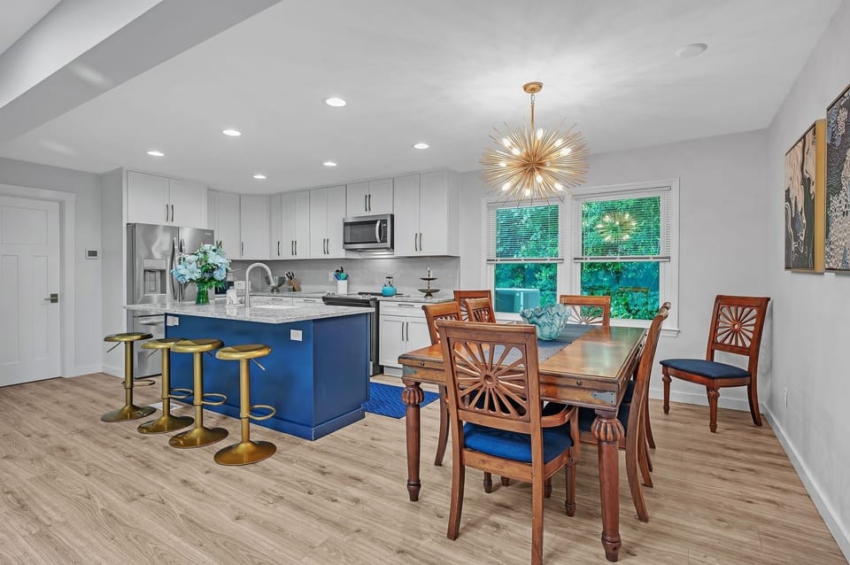 Architecture, Building, Dining Room, Dining Table, Furniture