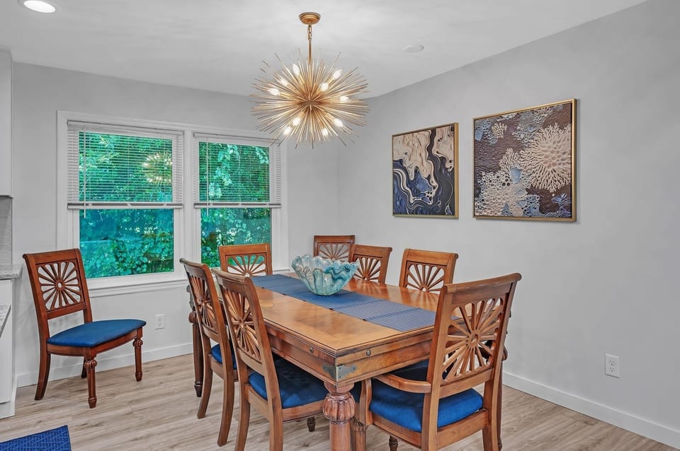 Architecture, Building, Dining Room, Dining Table, Furniture