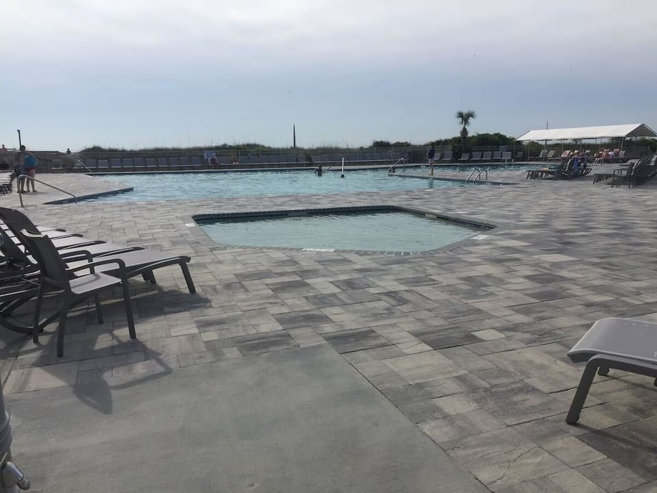 Extra Large Pool & Kiddie Pool