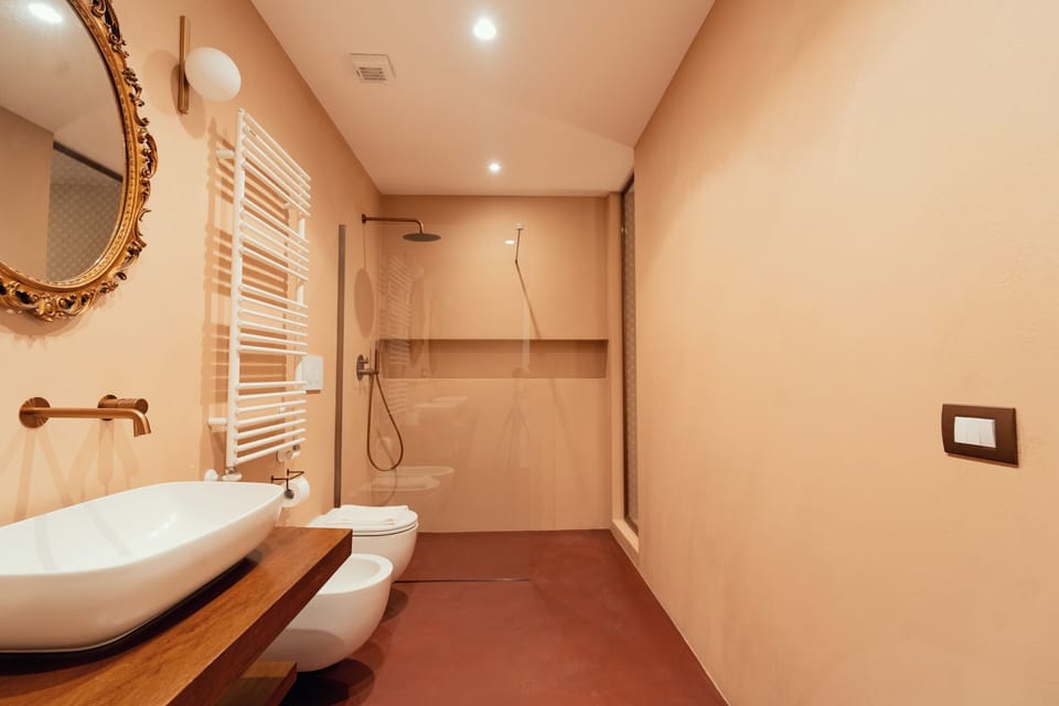Superior Double Room | Bathroom | Shower, bidet, towels, soap