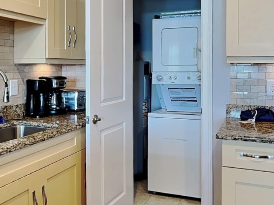 Condo (2 Bedrooms) | Property amenity