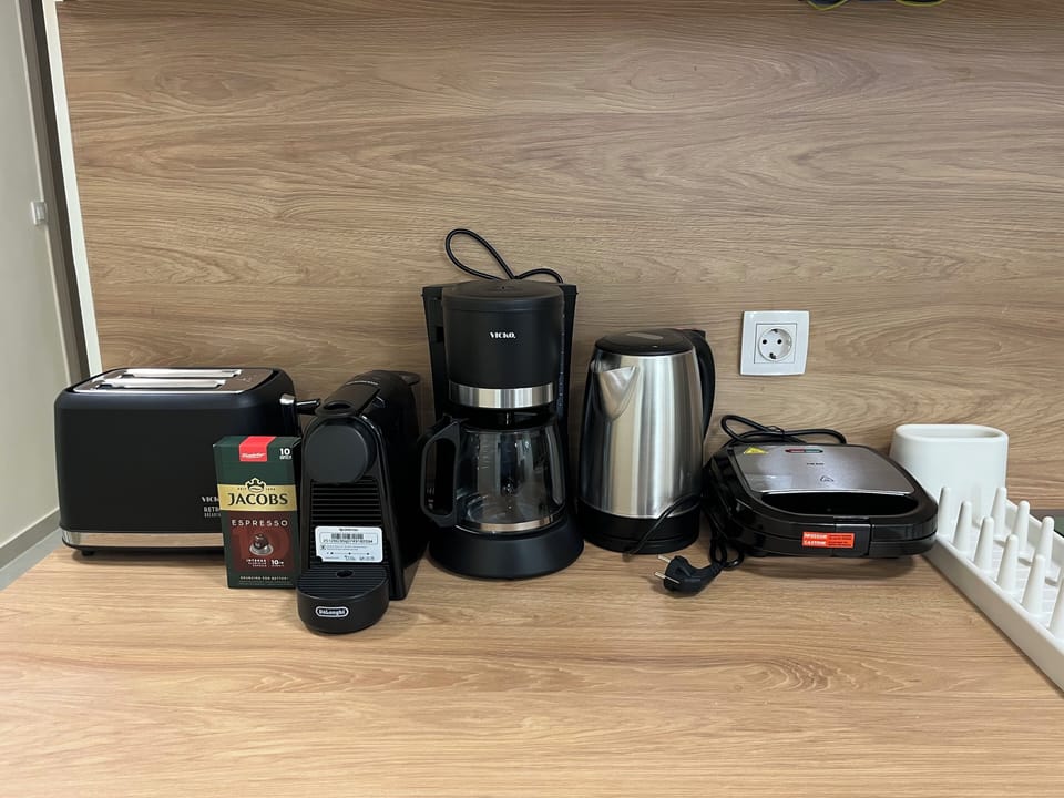 Espresso maker, electric kettle, highchair