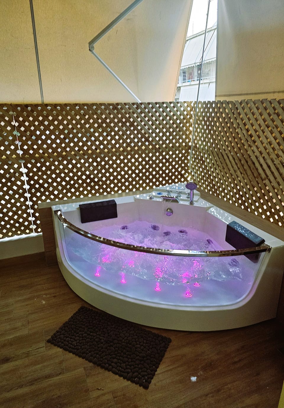 Indoor spa tub
