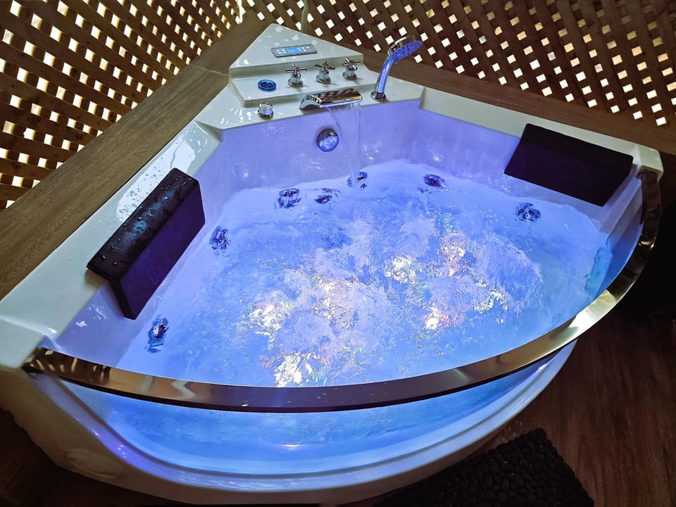 Indoor spa tub