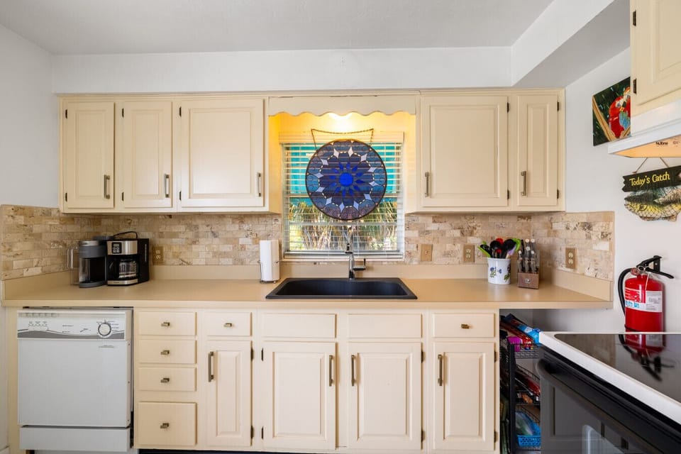 Full kitchen