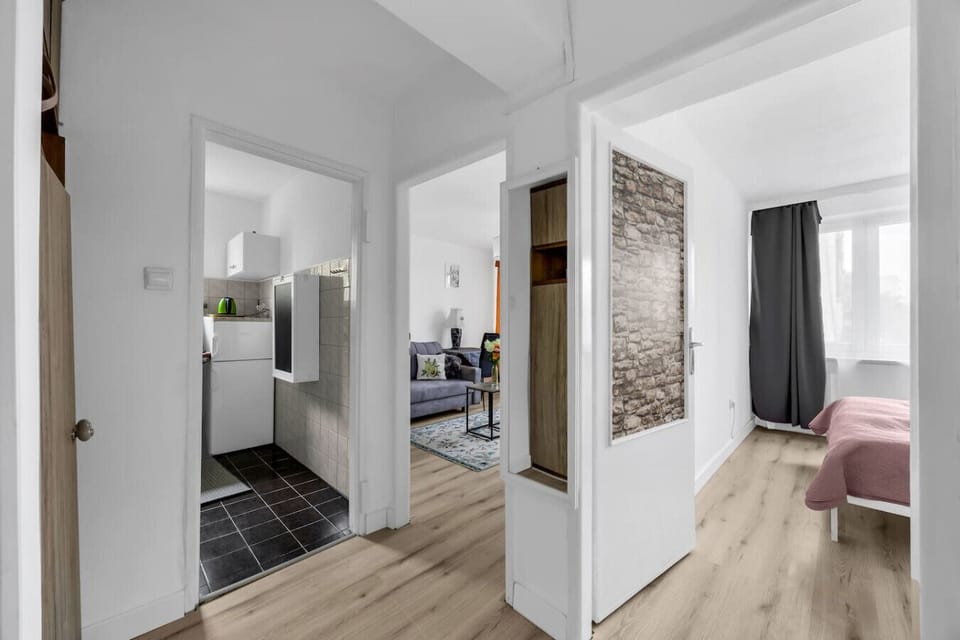 Bedroom with Queen Bed | Book Now with RENTUJEMY.COM