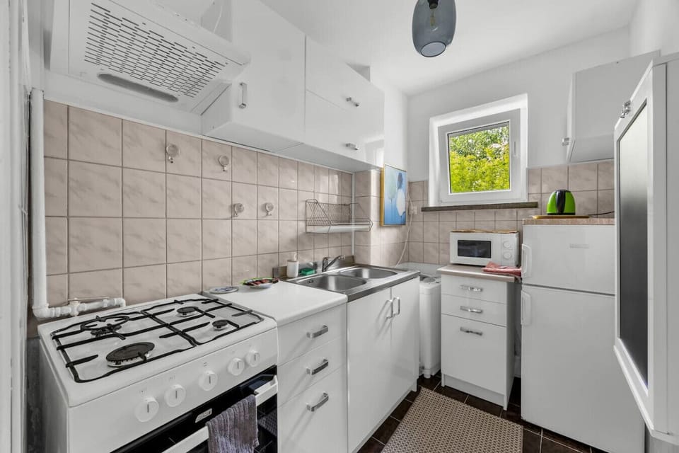 Fully Equipped Kitchen | Book Now with RENTUJEMY.COM