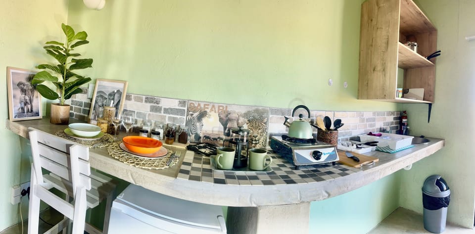 Fridge, cookware/dishes/utensils
