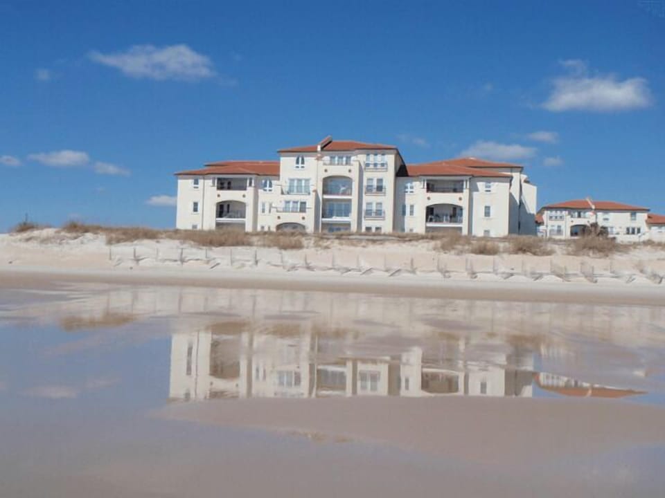Condo (2 Bedrooms) | Property amenity