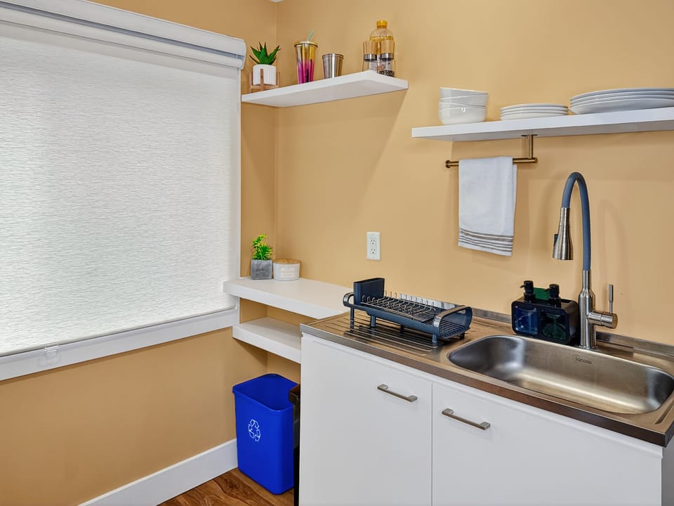 Kitchenette Storage & Dishware