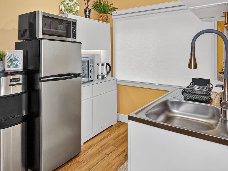 Fully Equipped Kitchenette