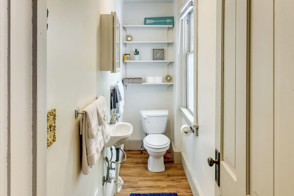 Full Bathroom | 2nd Floor