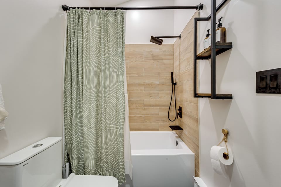 Full Bathroom | Main Level