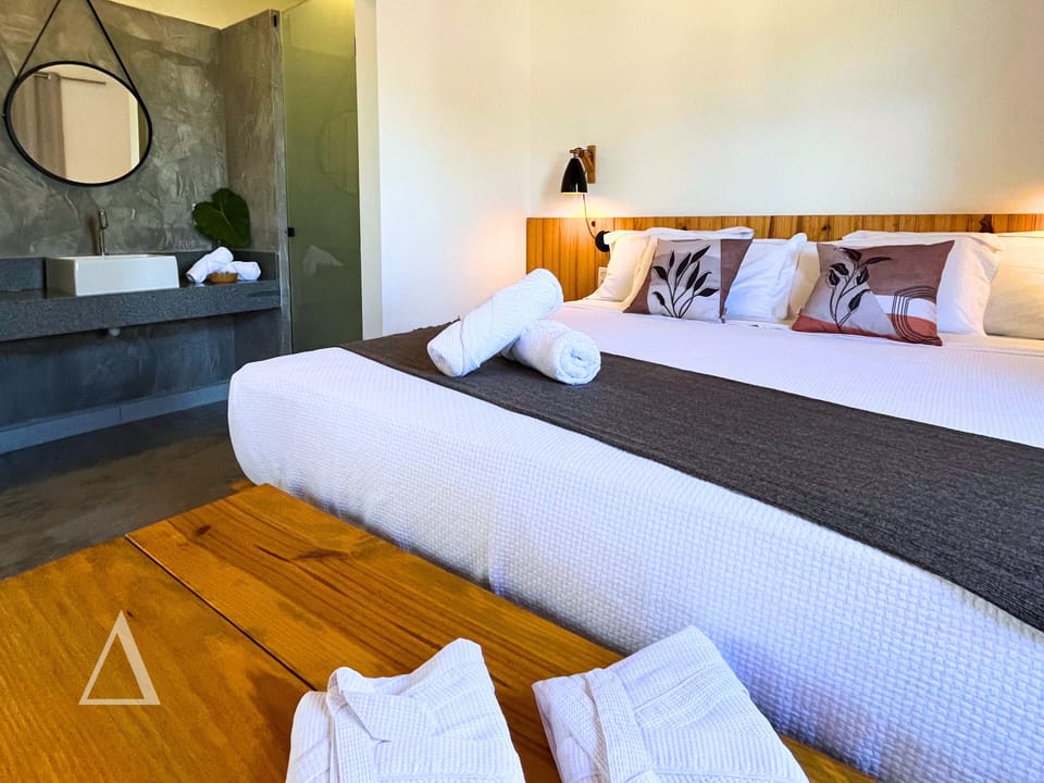 Comfort Suite, Jetted Tub | Pillowtop beds, minibar, blackout drapes, soundproofing