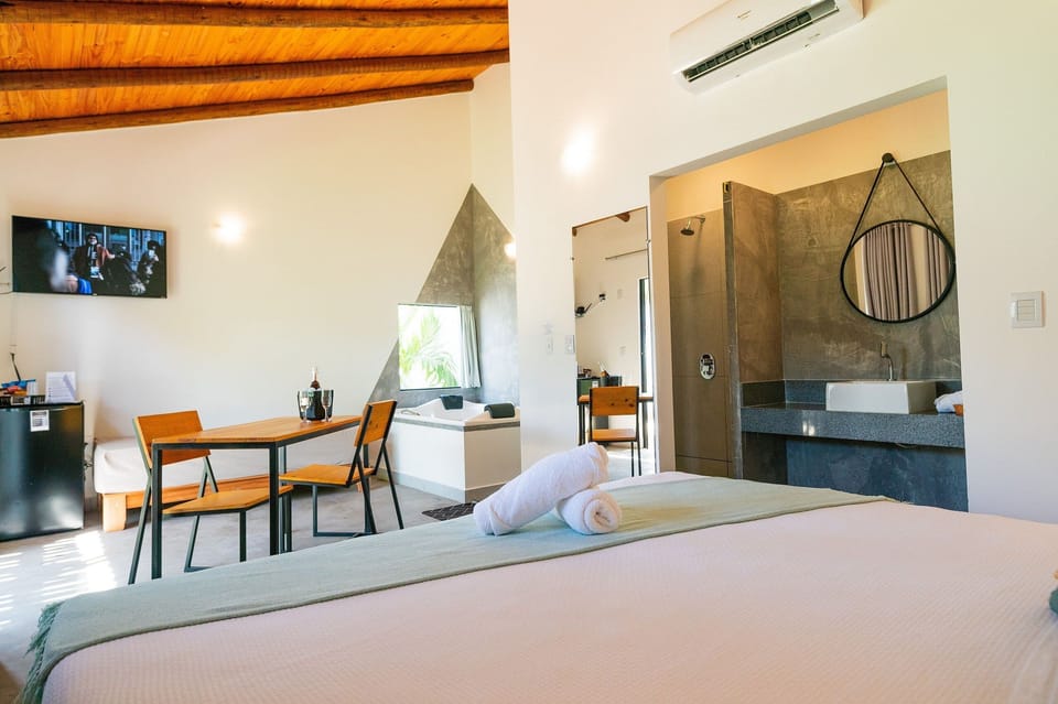 Deluxe Suite, Jetted Tub | Pillowtop beds, minibar, blackout drapes, soundproofing