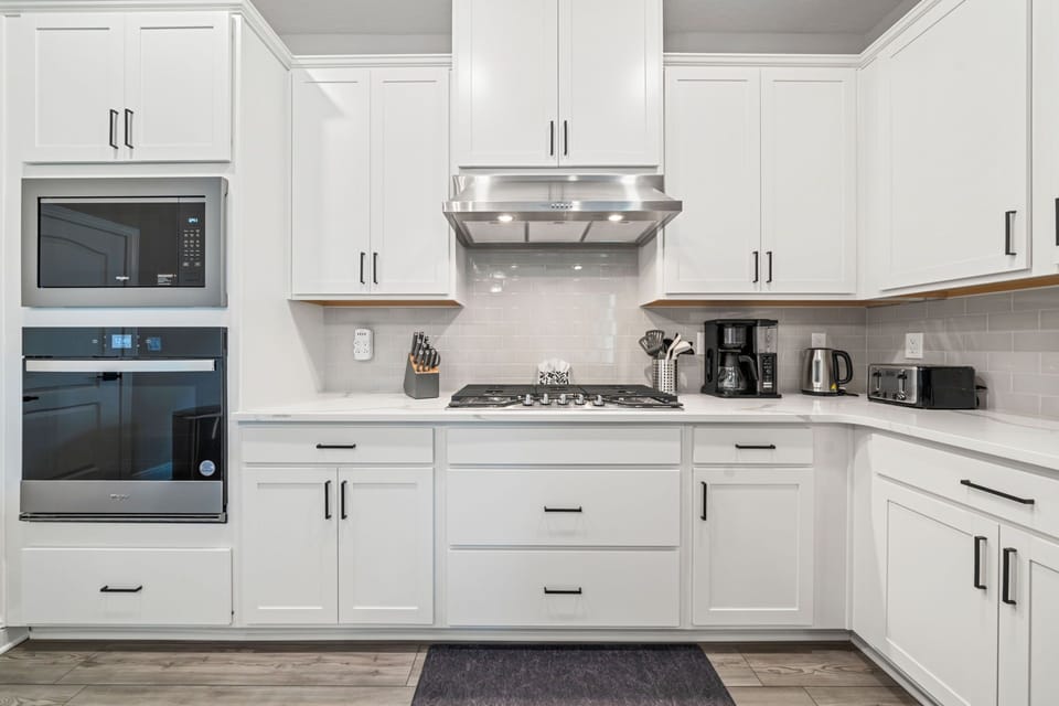 Cooking in this large family style kitchen is a dream!