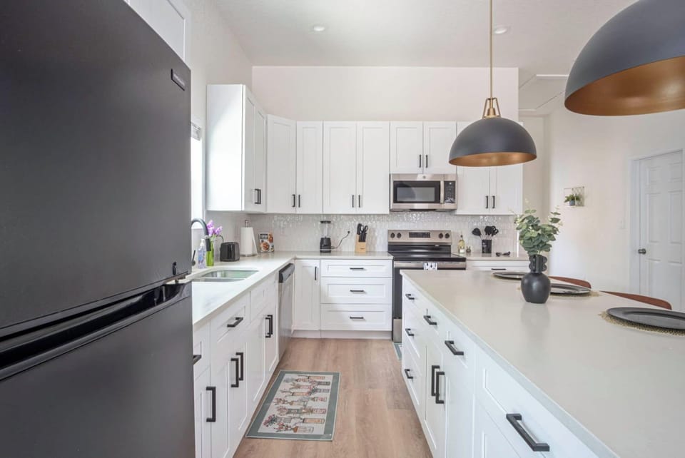House (4 Bedrooms) | Private kitchen | Microwave, oven, stovetop, dishwasher