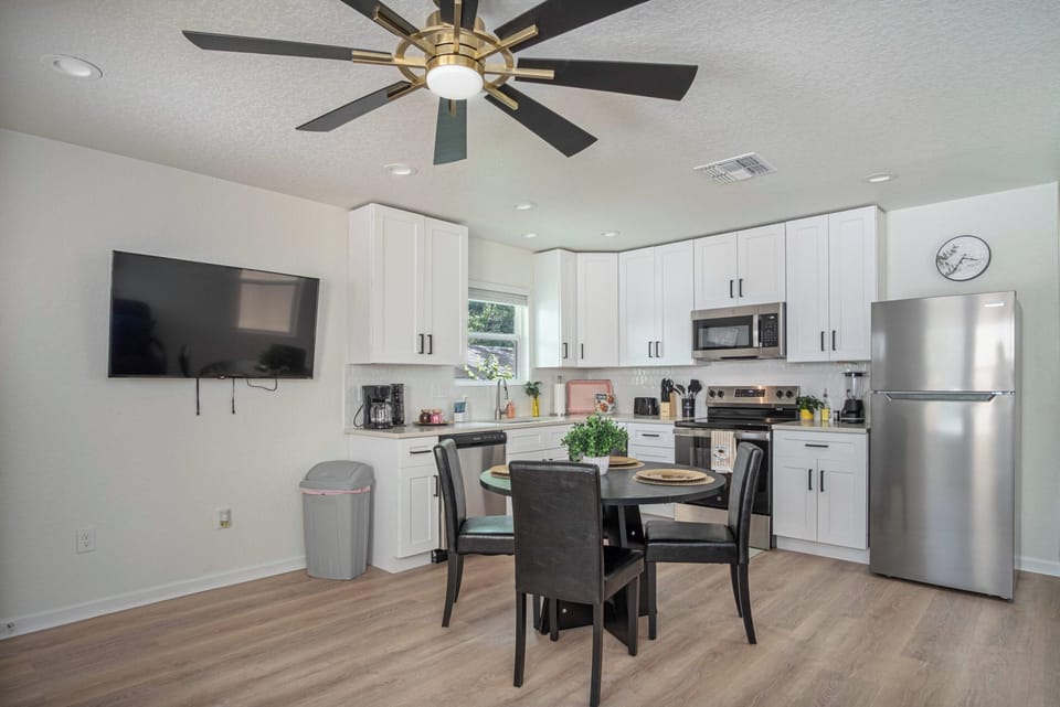 House (2 Bedrooms) | Private kitchen | Microwave, oven, stovetop, dishwasher