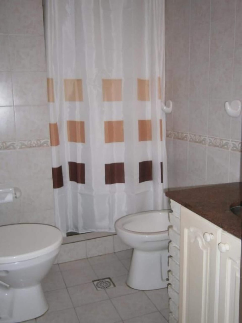 Triple Room | Bathroom | Shower, hair dryer, bidet, towels