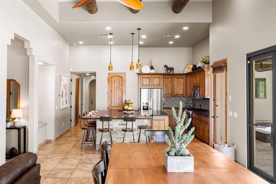 Kitchen & Entertainment Hub