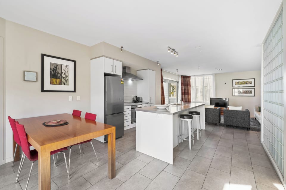 Apartment, 2 Bedrooms, Partial Sea View | In-room dining