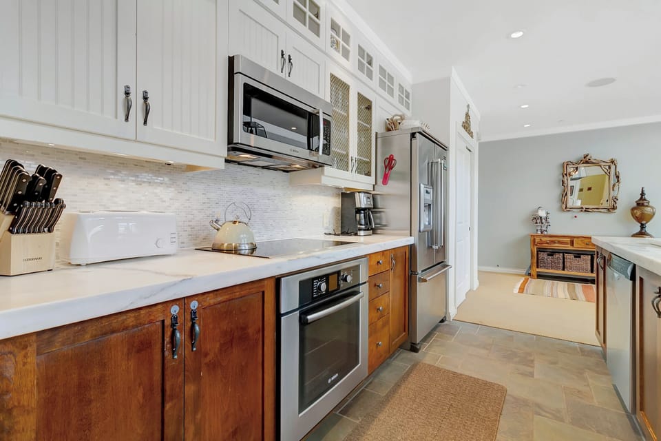 - Fully equipped kitchen with stainless steel finishes   - Modern appliances and marble countertops throughout   - Perfect for home-cooked meals after outdoor adventures