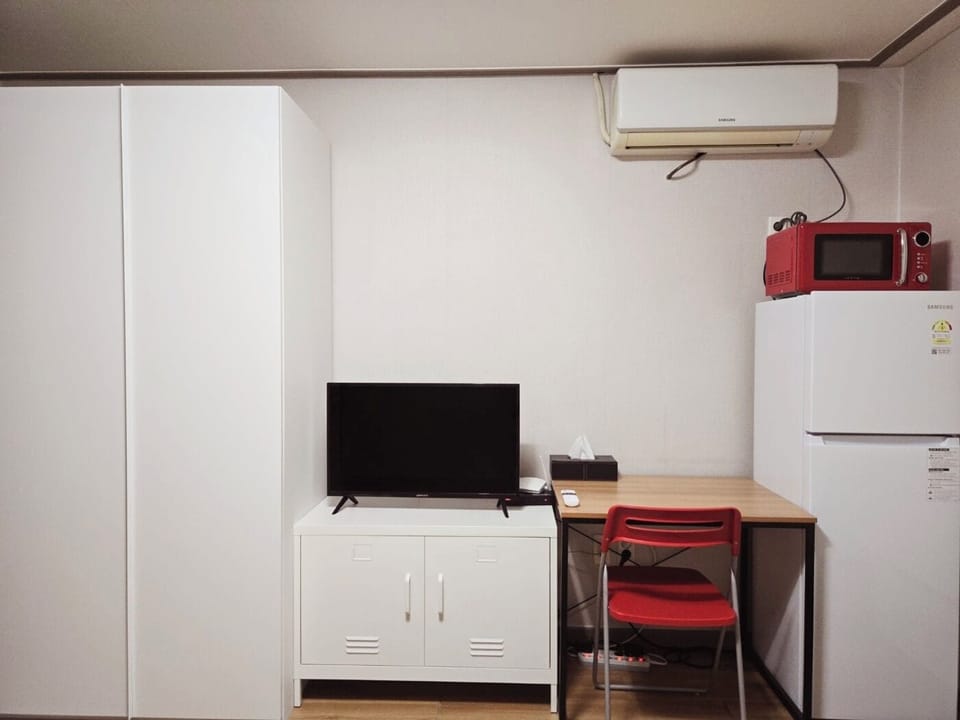 Desk, free WiFi