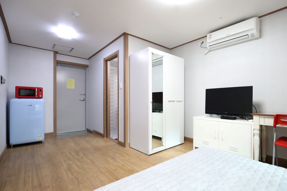 Single Room | Desk, free WiFi