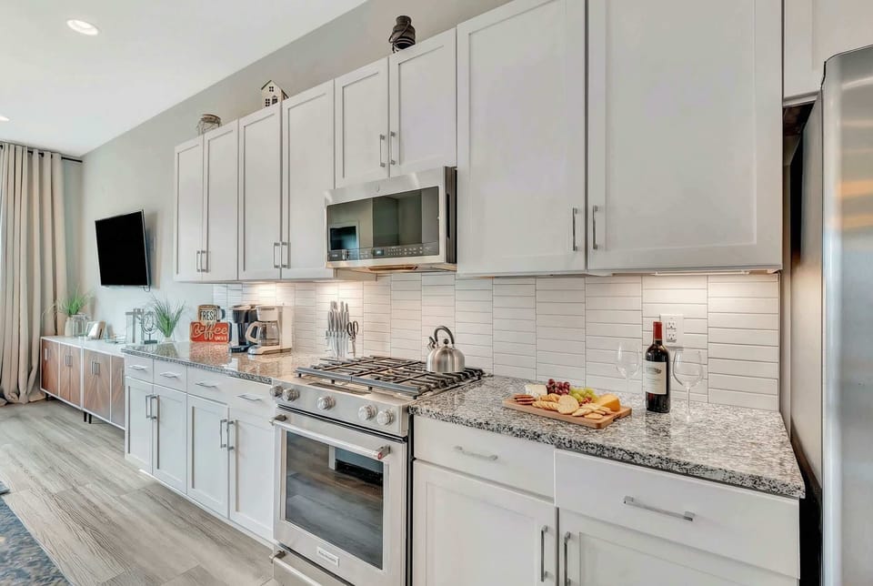 Fully equipped kitchen with stovetop, oven, and microwave lets you prep breakfast for twelve or cook an entire dinner on the grill