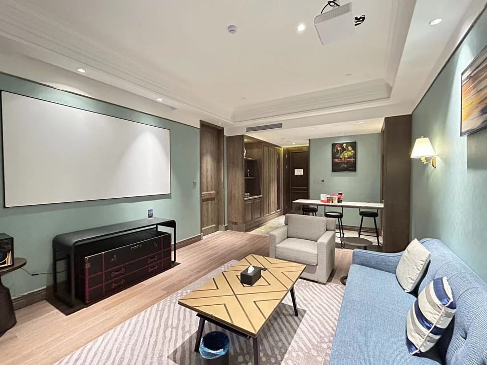 Audio-Visual Deluxe Suite | Desk, blackout drapes, soundproofing, iron/ironing board (on request)