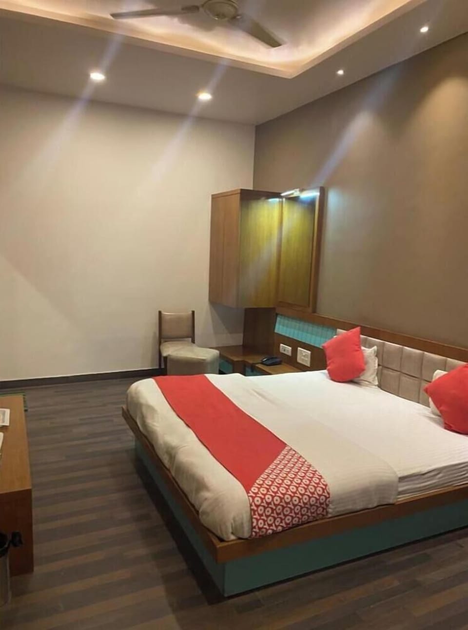 Free WiFi, bed sheets