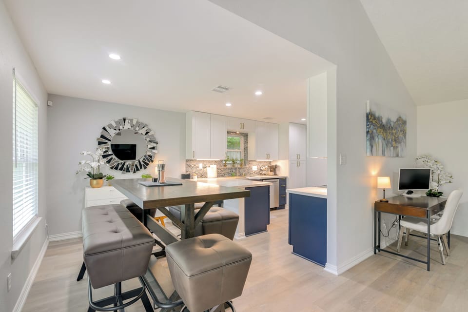 Dining Area | Dishware/Flatware