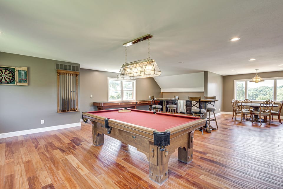 Detached Game Room | Smart TV | Wet Bar | Half Bathroom | Upper Level