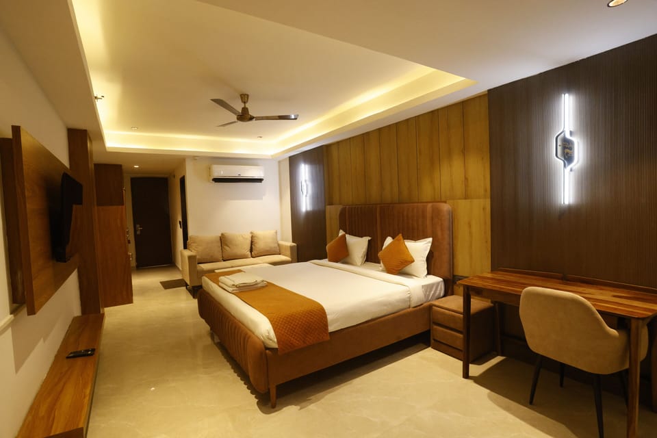 Deluxe Double Room Single Use, City View | Free WiFi