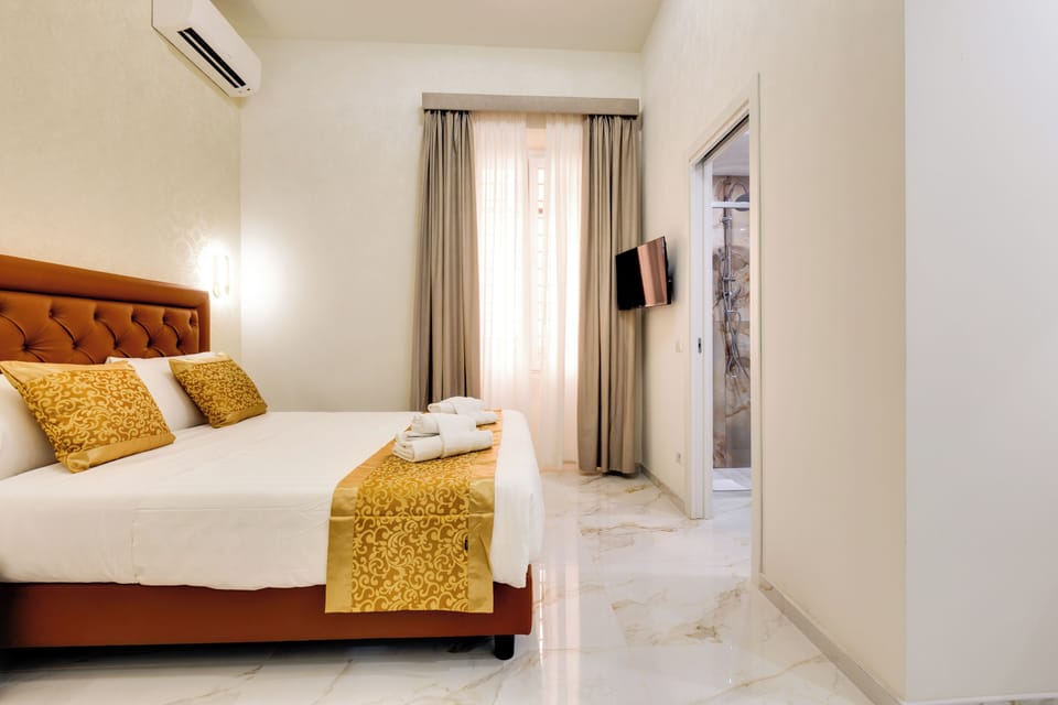 Classic Room | In-room safe, iron/ironing board, free WiFi