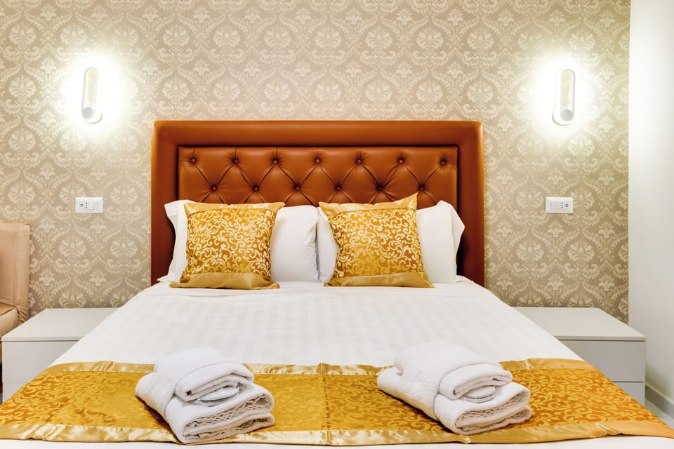 Classic Room | In-room safe, iron/ironing board, free WiFi