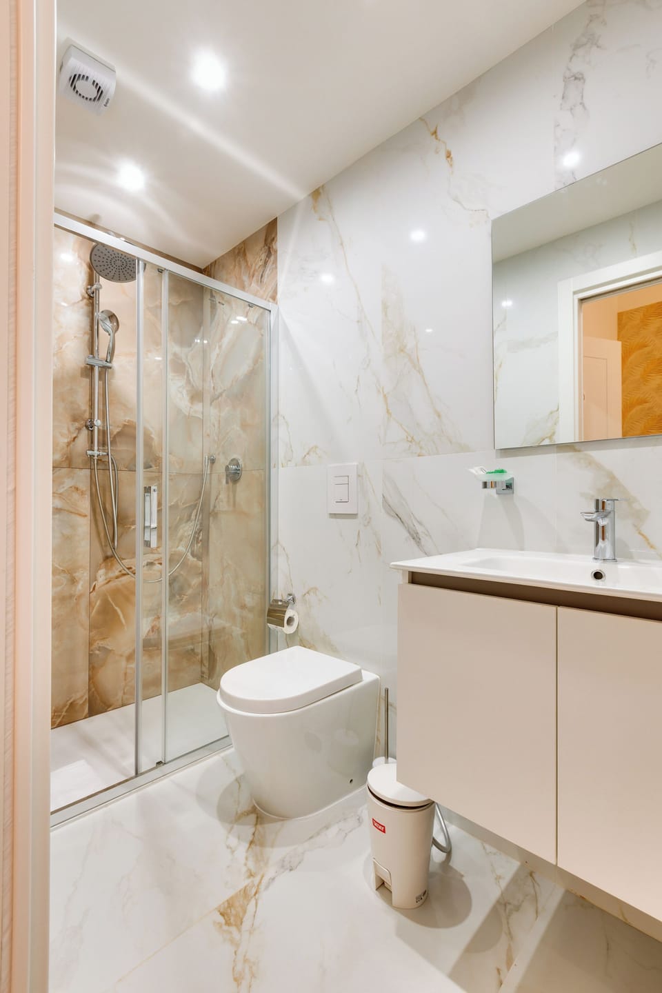 Classic Room | Bathroom | Slippers