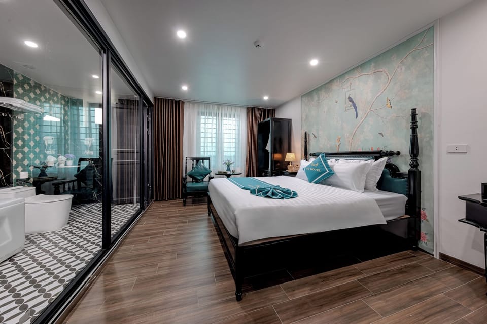 Deluxe Double Room, Bathtub | Minibar, desk, laptop workspace, blackout drapes